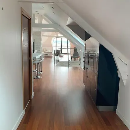 Loft Face A La Close Apartment